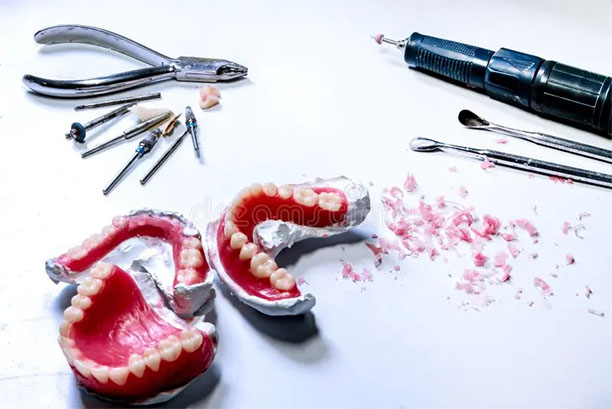 Finitions des prothèses dentaires